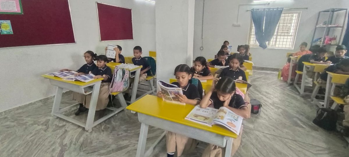 JVNS students reading together
